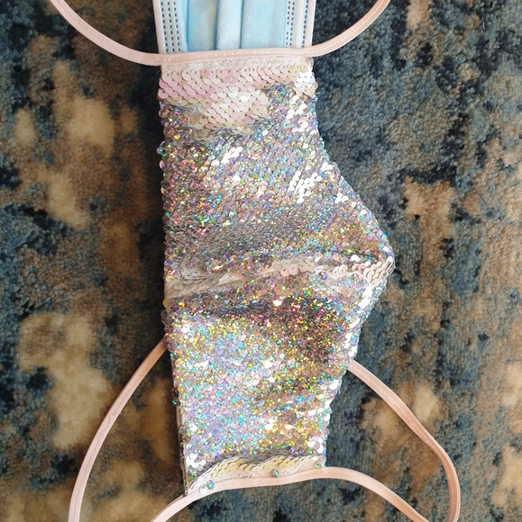 Triple layer color shifting sequin masks - Picture 2 of 6